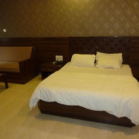 Hotel Regal Palace Мумбаї Номер фото