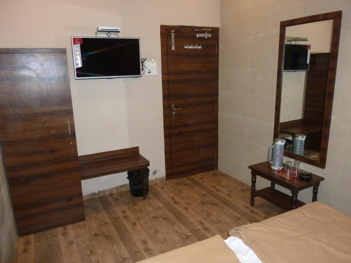 Hotel Regal Palace Мумбаї Екстер'єр фото