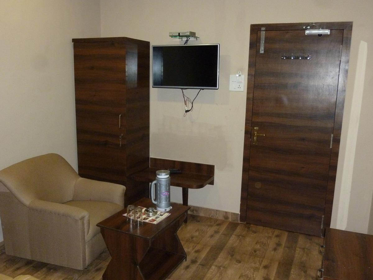 Hotel Regal Palace Мумбаї Екстер'єр фото