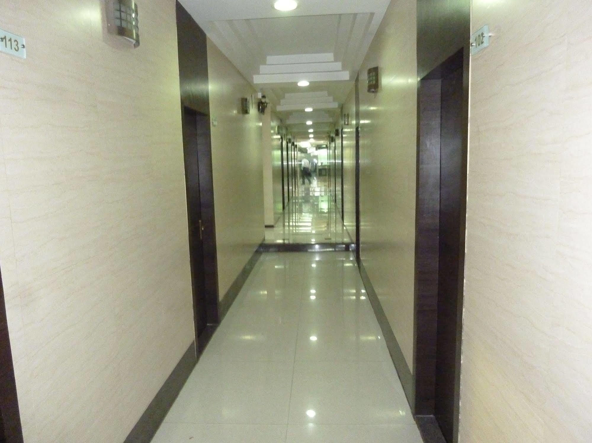 Hotel Regal Palace Мумбаї Екстер'єр фото