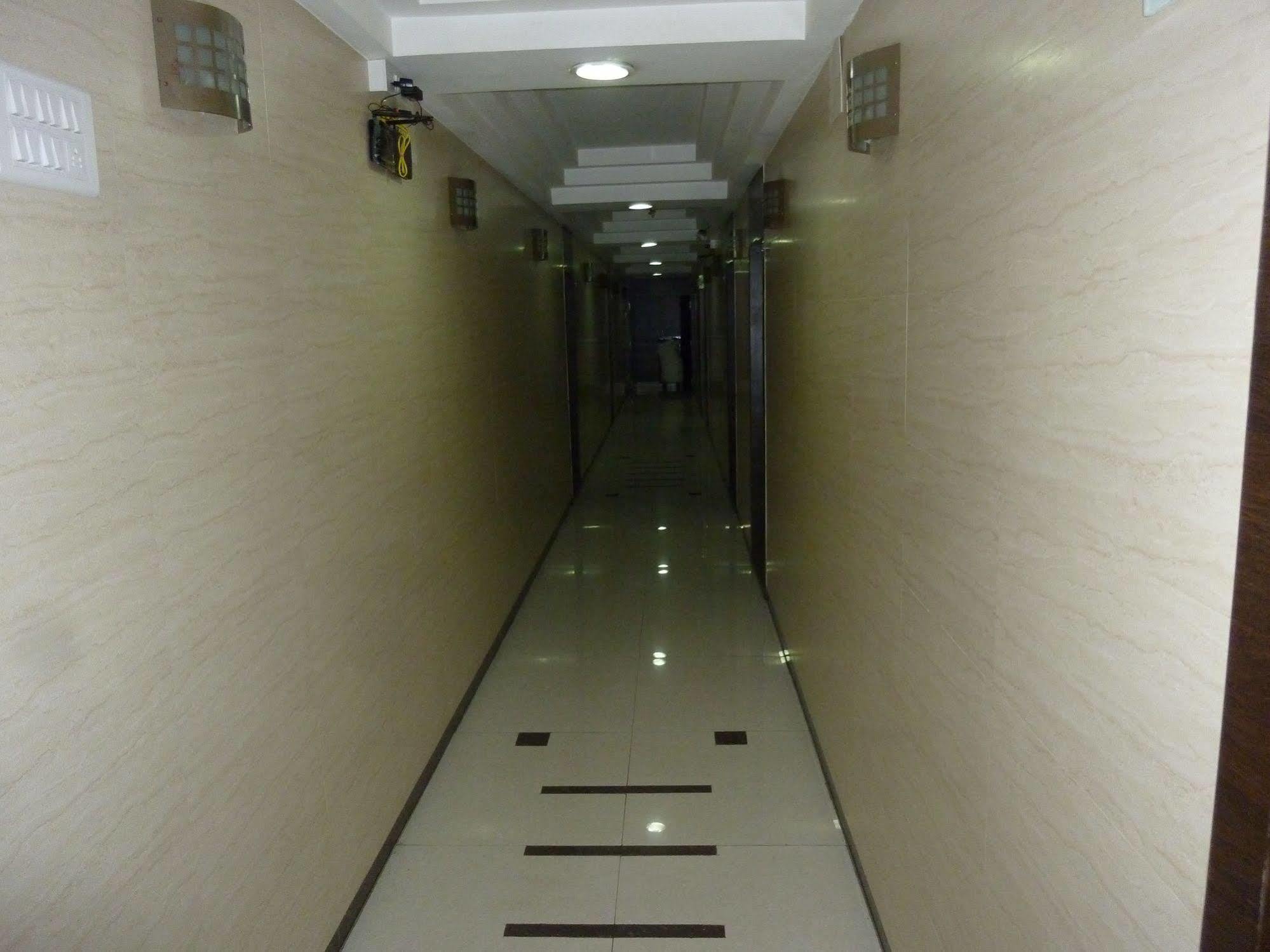 Hotel Regal Palace Мумбаї Екстер'єр фото
